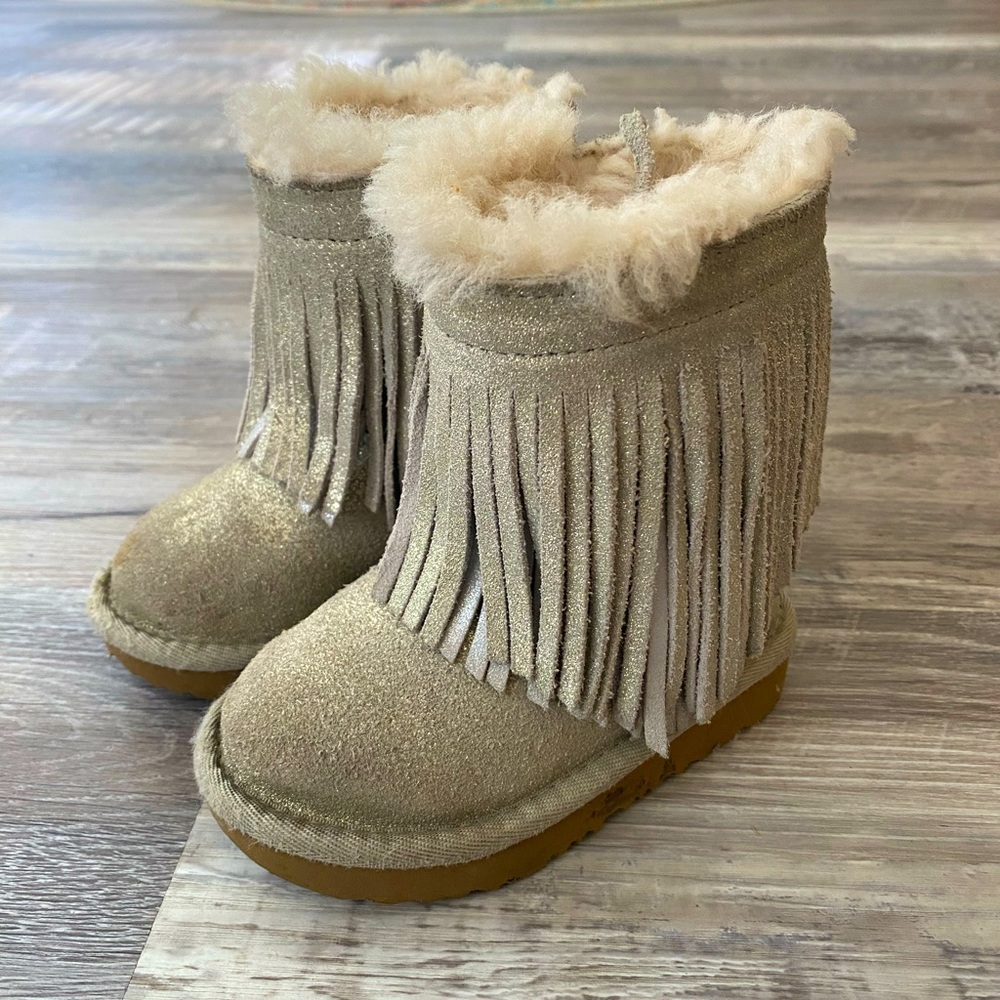 Toddler size 6 Uggs